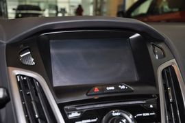 2012款福特福克斯两厢1.6L手动风尚型