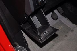 2012款福特福克斯两厢1.6L手动风尚型