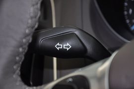 2012款福特福克斯两厢1.6L手动风尚型