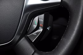 2012款福特福克斯两厢1.6L手动风尚型