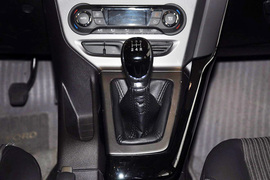 2012款福特福克斯两厢1.6L手动风尚型
