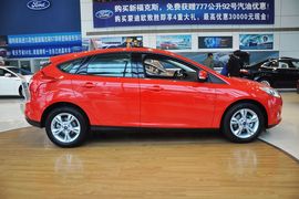 2012款福特福克斯两厢1.6L手动风尚型