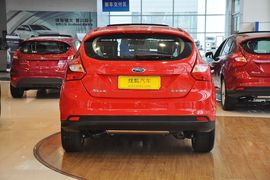 2012款福特福克斯两厢1.6L手动风尚型