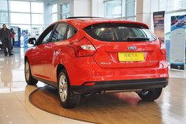 2012款福特福克斯两厢1.6L手动风尚型