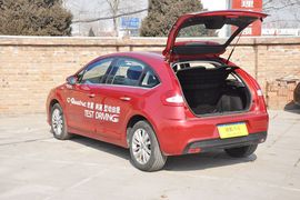 2012款雪铁龙世嘉两厢2.0L自动乐骋型