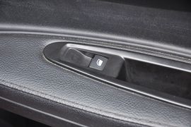 2012款雪铁龙世嘉两厢2.0L自动乐骋型