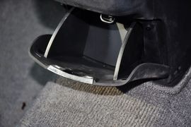 2012款雪铁龙世嘉两厢2.0L自动乐骋型