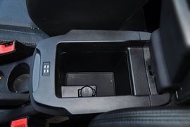 2012款雪铁龙世嘉两厢2.0L自动乐骋型