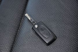 2012款雪铁龙世嘉两厢2.0L自动乐骋型