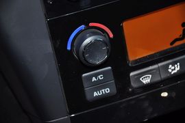 2012款雪铁龙世嘉两厢2.0L自动乐骋型