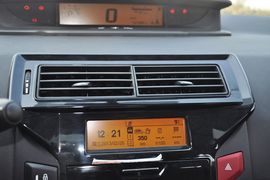 2012款雪铁龙世嘉两厢2.0L自动乐骋型