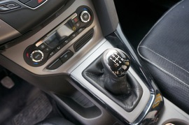 真相实验室——福特新福克斯两厢/三厢对比