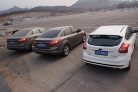 真相实验室——福特新福克斯两厢/三厢对比