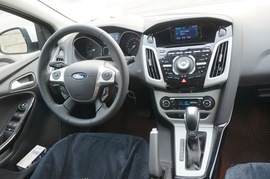 真相实验室——福特新福克斯两厢/三厢对比