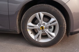 真相实验室——福特新福克斯两厢/三厢对比