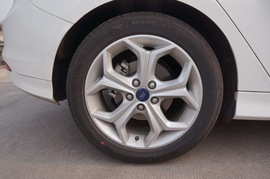 真相实验室——福特新福克斯两厢/三厢对比