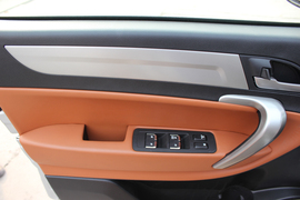 江淮瑞风S51.8T+6MT天窗版车型实拍