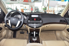 2013款本田雅阁2.0L