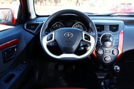 试驾天津一汽夏利N7