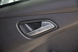 2012款福特福克斯三厢1.6L自动风尚型