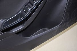 2012款福特福克斯三厢1.6L自动风尚型