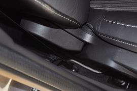 2012款福特福克斯三厢1.6L自动风尚型