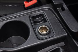 2012款福特福克斯三厢1.6L自动风尚型
