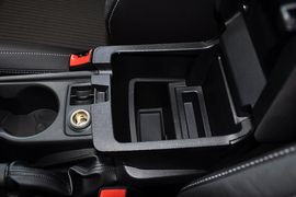 2012款福特福克斯三厢1.6L自动风尚型