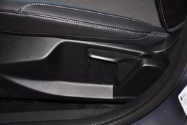 2012款福特福克斯三厢1.6L自动风尚型