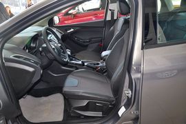 2012款福特福克斯三厢1.6L自动风尚型