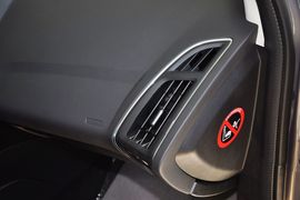 2012款福特福克斯三厢1.6L自动风尚型