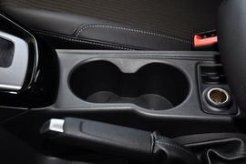 2012款福特福克斯三厢1.6L自动风尚型