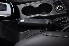 2012款福特福克斯三厢1.6L自动风尚型