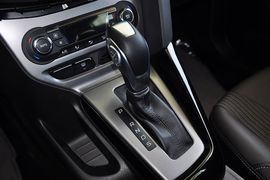 2012款福特福克斯三厢1.6L自动风尚型