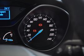 2012款福特福克斯三厢1.6L自动风尚型