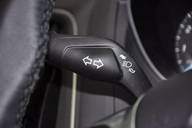 2012款福特福克斯三厢1.6L自动风尚型