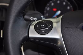 2012款福特福克斯三厢1.6L自动风尚型