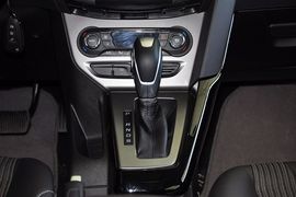 2012款福特福克斯三厢1.6L自动风尚型