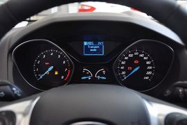 2012款福特福克斯三厢1.6L自动风尚型