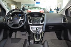 2012款福特福克斯三厢1.6L自动风尚型