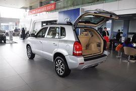 2013款现代途胜2.0L手动两驱时尚型