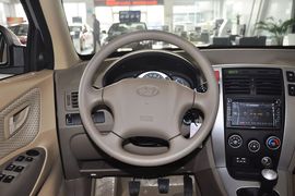 2013款现代途胜2.0L手动两驱时尚型