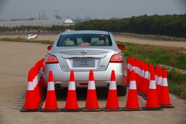 2013款新世代天籁试驾