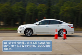 2013款新世代天籁试驾