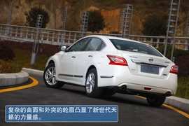 2013款新世代天籁试驾