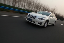 2013款新世代天籁试驾