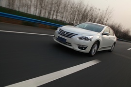 2013款新世代天籁试驾