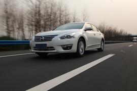 2013款新世代天籁试驾