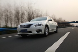 2013款新世代天籁试驾