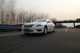 2013款新世代天籁试驾